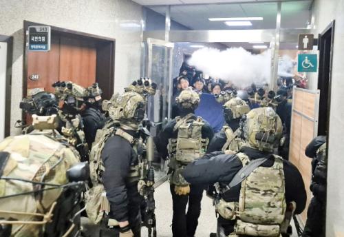 국방부, '계엄 관여' 부대 임무 확인 중…"국민의 군대로 거듭날 것"