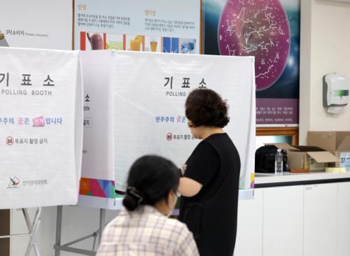 오후 4시 투표율 54.7%…역대 지선 동시간대 '최고'