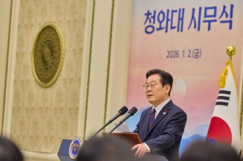 李 대통령 "공무원에게 퇴근·휴일이 어딨나? 24시간 일해야"