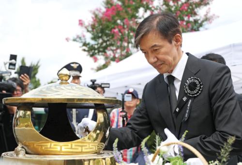 조국 "내가 사과한다고 2030 마음 열겠나"…국힘 "그럼 은퇴해라"