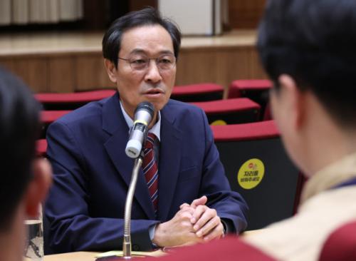 우상호 "민형배·임은정, 논쟁하랬더니 싸워…인신공격 말아야"