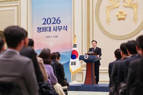 李 "공직자 24시간 일해야…돈은 마귀"