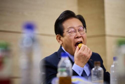 "꾸러기 이재명","뒤쫓는 박찬대"…대통령 취임 기념우표 보니