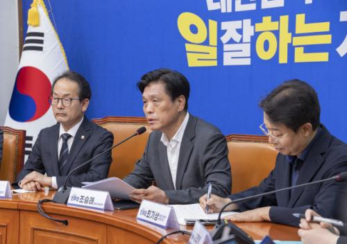 與 "재투표 주장, 일고의 가치 없어"…靑 "선관위가 대응할 문제"