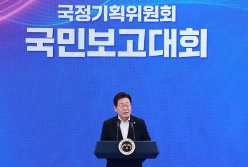 '반쪽' 李 국민임명식?…박근혜·이명박·김옥숙·이순자도 불참