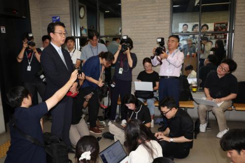 국힘, 당사 압수수색 반발…"당원 전체 범죄자 취급, 민주주의 역사에 유례없어"