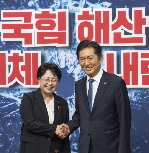 [속보] 정청래 "조국 사면, 대통령이 어련히 알아서 하시겠나"