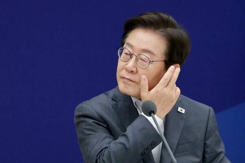 "'따뜻한 아이스 아메리카노' 같은 이중 정책, 실용인가 개념 상실인가"