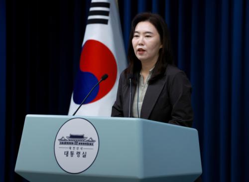 휴가 돌아온 이 대통령 첫 지시는 "모든 산재 사망사고 최대한 빨리 직보하라"