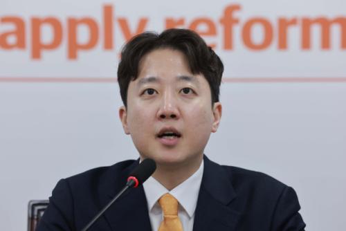 이준석 "내가 부정선거 토론 피한다?…비겁하게 숨지 말고 나오라"