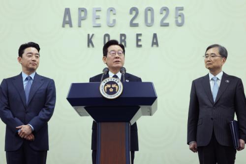 이 대통령 경주 APEC 정상회의에서 '국익중심 실용외교' 관철