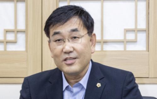 황두영 경북도의원, '학교 상징물 관리 조례' 제정 주도