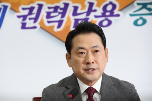 장동혁 "오늘 '李재판' 시작해야…사법부 영혼 팔아넘기게 될 것"
