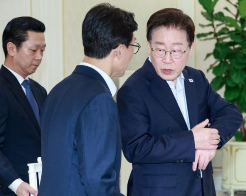 李, 30%대 지지율 잇따라…與 조작기소특검 등 쟁점 ‘속도조절’