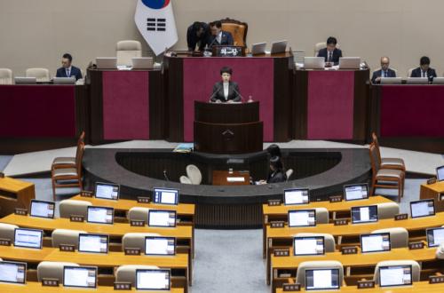 與 '필버 제한법' 발의, 野 "국회 입틀막법"