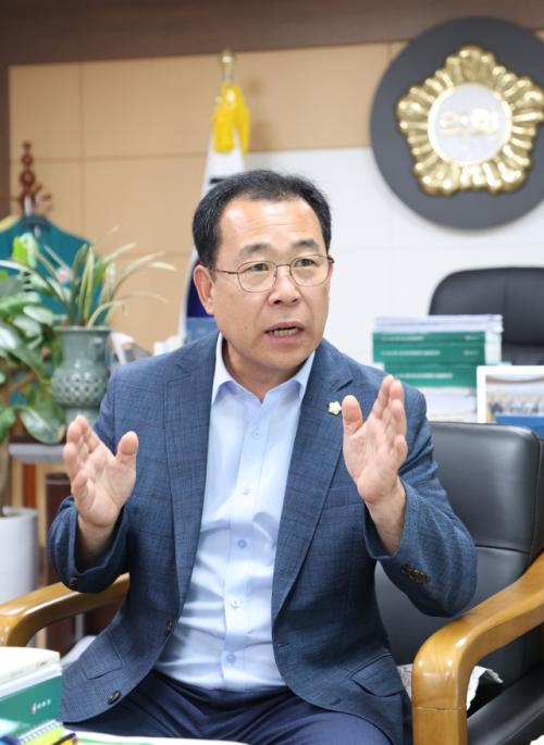 [의정외전]이상식 울릉군의원 '주민 의견 모아 해결점 찾기에 주력'