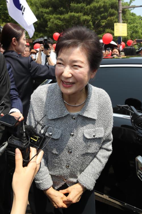 박근혜, 박정희 생가 방문…"김문수 보고 저도 오게 돼"