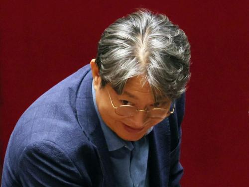 [속보] '주식 차명 거래 의혹' 이춘석, 민주당 탈당…"당에 누 끼쳐 죄송"