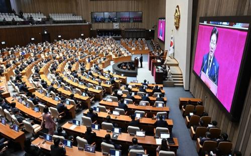 李 "전시상황" 26조 추경 시정연설…野 "선거용 현금 살포" 지적