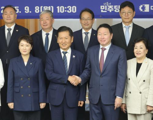 정청래 "비자문제 잘 해결하겠다"…최태원 "당에서 관심 가져주시길"