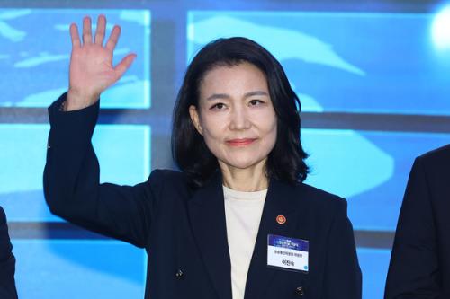 '방통위 해체' 담긴 정부조직 개편안 공개…野 “이진숙 추방법”