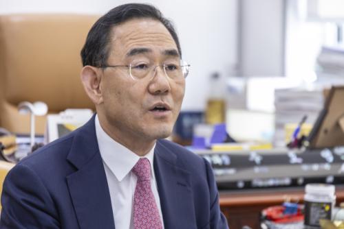 '與, 필버 신청당 본회의 참석 의무화' 추진에 주호영, "그 반대가 맞지 않나"