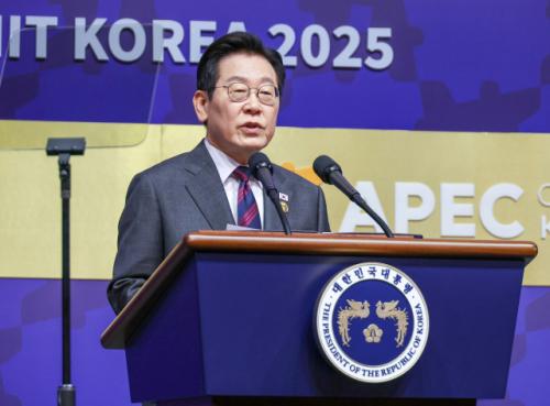 李 대통령 "APEC 36년, 눈부신 성장의 역사…그 중심에 기업인들"