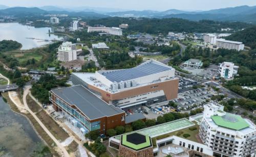 '국가적 행사' APEC 앞뒀는데…기업 총수들 줄줄이 국감장 소환