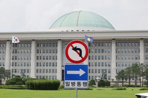 李정부 첫 국감 돌입…與 "내란 청산" vs 野 "실정 추궁" 정면충돌