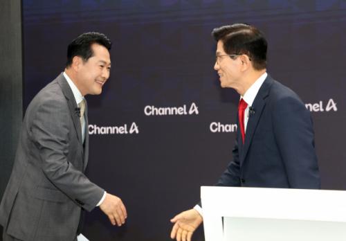 [속보] 김문수 "우리 의원이 이재명 편 설 것이란 장동혁…패배주의"