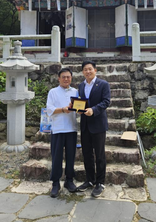 서석영 경북도의원, 고석사 진입로 확장 공로 감사패