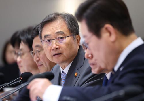 안갯속 관세 협상...정부 대책은 오리무중