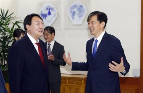 조국 '무혐의' 소회 "민정수석실 수사관 檢 압박수사에 유명 달리해, 尹 사죄 마땅하나 하지 않을 것"