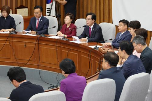 국힘, 사실상 자멸의 길로…안철수·쌍권은 ‘정치 운명’ 걸고 진흙탕