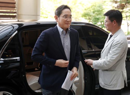 李 대통령 한미 정상회담 위해 워싱턴행, 국익중심 실용외교 시험대 올라