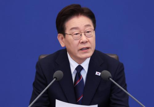 李대통령 "쓰레기봉투 재고 충분한데 과장…엄격 관리 필요"