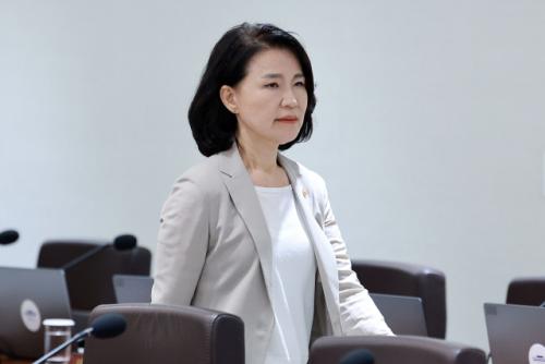 李 질책에…이진숙 "'의견'·'지시' 무슨 차이? 자기 정치한 적 없다"