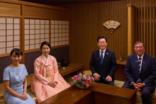 전통 매듭으로 인연 맺은 '김혜경·요시코'…양국 퍼스트레이디 친교 행사