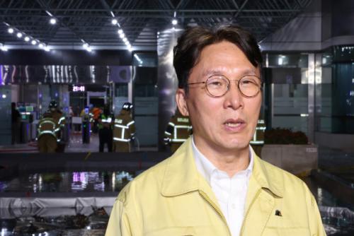 김민석 "언제 복구될지 명확히 말하기 어려워" 반복