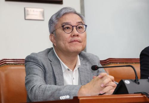 “성추행 피해자 향해 개·돼지 막말…최강욱 정계 은퇴하라”