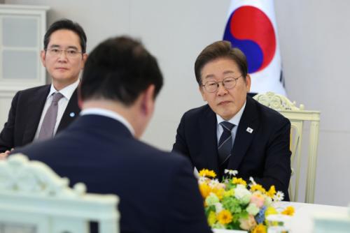 [속보] 李 대통령 향후 직무수행 전망?…10명 중 7명 "잘할 것"