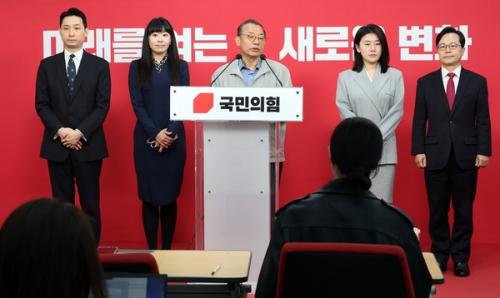 이정현 공관위 전격 사퇴…"판 바꾸려 시도했다"