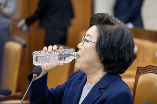 이혜훈 "시부 훈장으로 아들 연세대 보내"…여야 '현대판 음서제' 일제히 공세