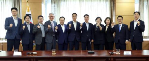 김민석 "물가 문제, 가격 규제보다 거래투명성 높여야"