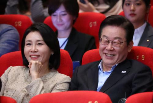 李대통령, 부산국제영화제 '극장의 시간들' 관람…영화산업 지원 약속