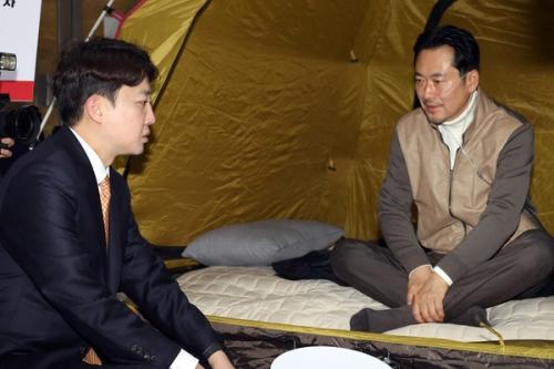 이준석, 단식 7일차 장동혁 만나 "건강 먼저…공동투쟁 방안 고민"
