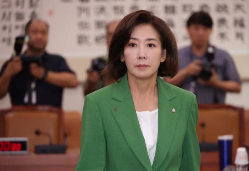 나경원 "윤리위 제소? 조폭식 회의 진행, 추미애가 대상돼야"