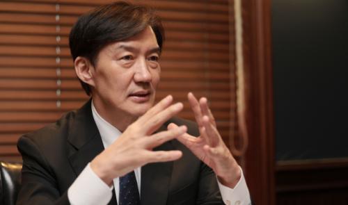 조국 "당대표하고 싶어 尹에 아양" vs 나경원 "본인은 文에 아부했냐"