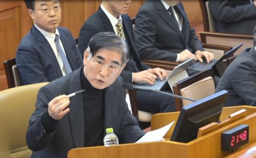 속도전 펼치는 내란 특검 수사… 김용현 전 장관 추가 기소 및 구속영장 신청