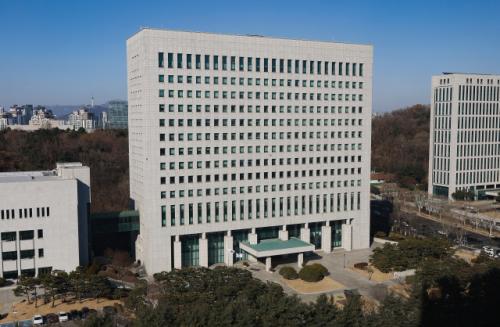 李 대통령 "檢개혁, 저항·부담 이유로 멈추거나 흔들리지 않아"